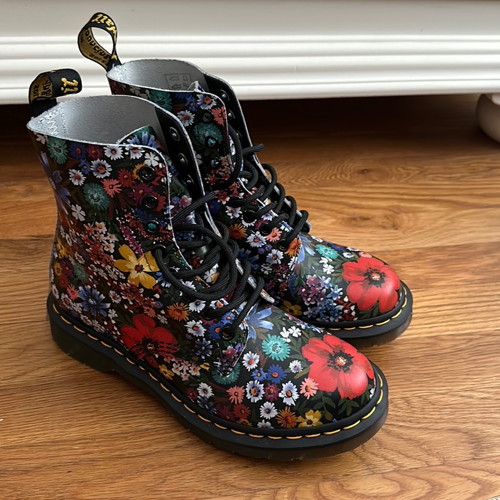 Dr. Martens PASCAL WOMENS FLORAL BOOTS